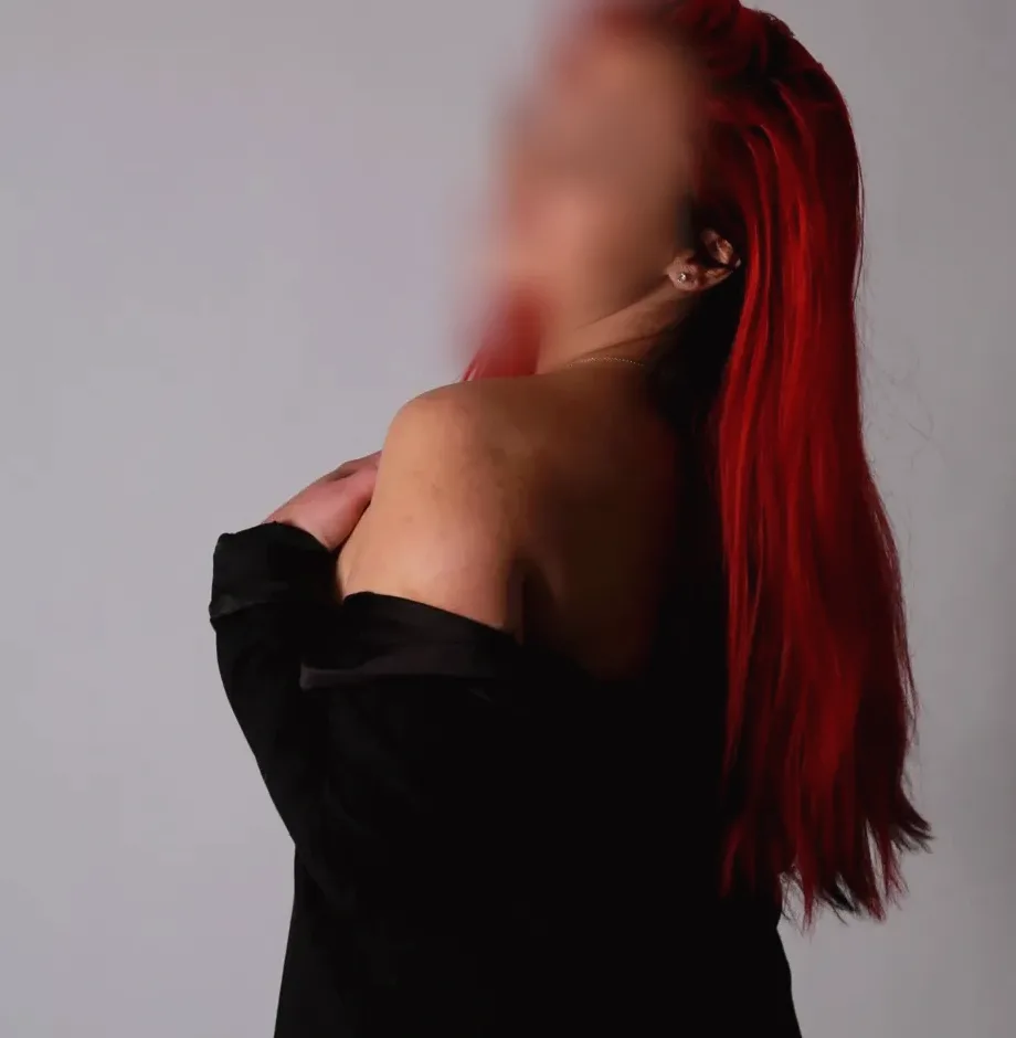 Veera, 25